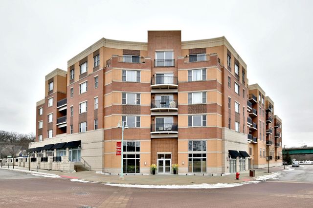 $2,300 | 300 Village Circle, Unit 208 | Willow Springs