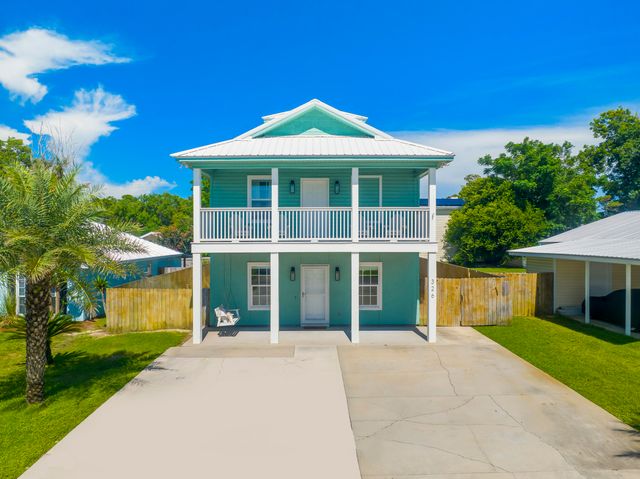 $1,100,000 | 326 Shasta Street | Kiska Beach