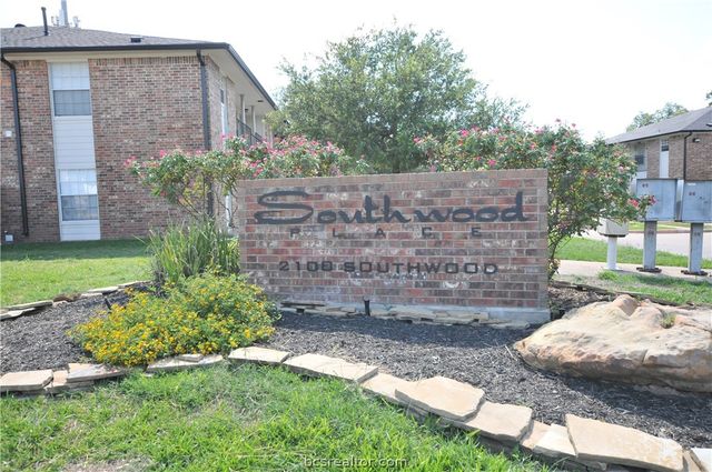 $1,295 | 2100 Southwood Drive, Unit 8 | South Knoll