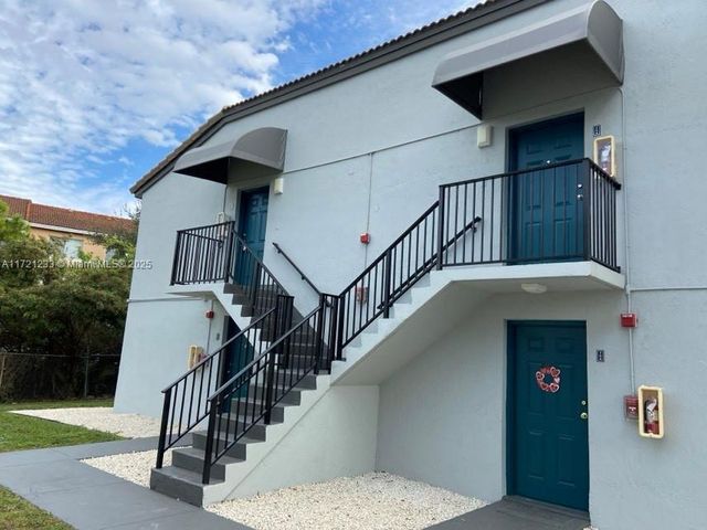 $2,100 | 7115 Northwest 179th Street, Unit 205 | Country Club of Miami