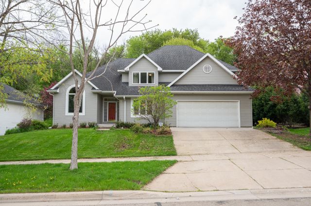 $600,000 | 1972 Fox Valley Drive Southwest | Folwell