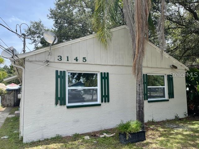 a front view of house with yard