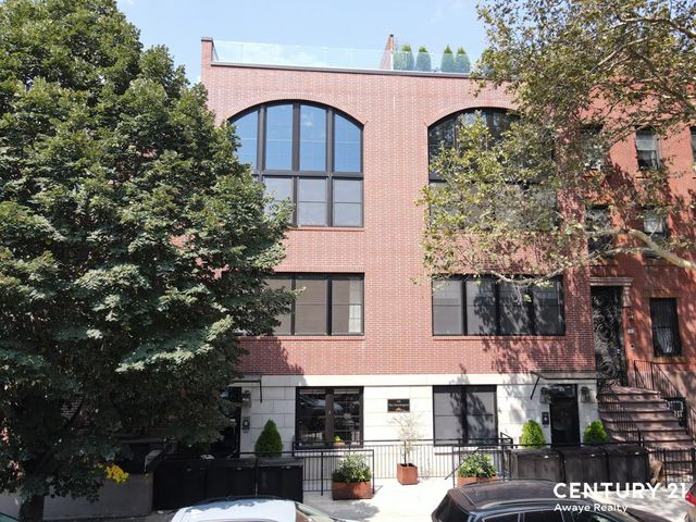 $2,495,000 | 145 Huntington Street, Unit 1 | Carroll Gardens