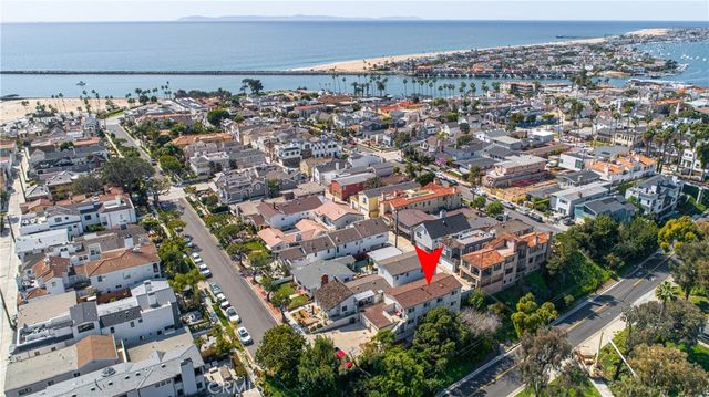 $3,695,000 | 323 Iris Avenue | Corona del Mar