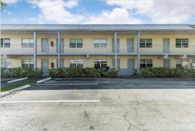 $1,575 | 660 Glouchester Street, Unit 201 | Delray Manors