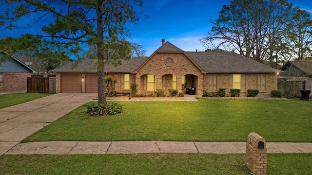 $369,999 | 1502 Windsor Drive | Friendswood