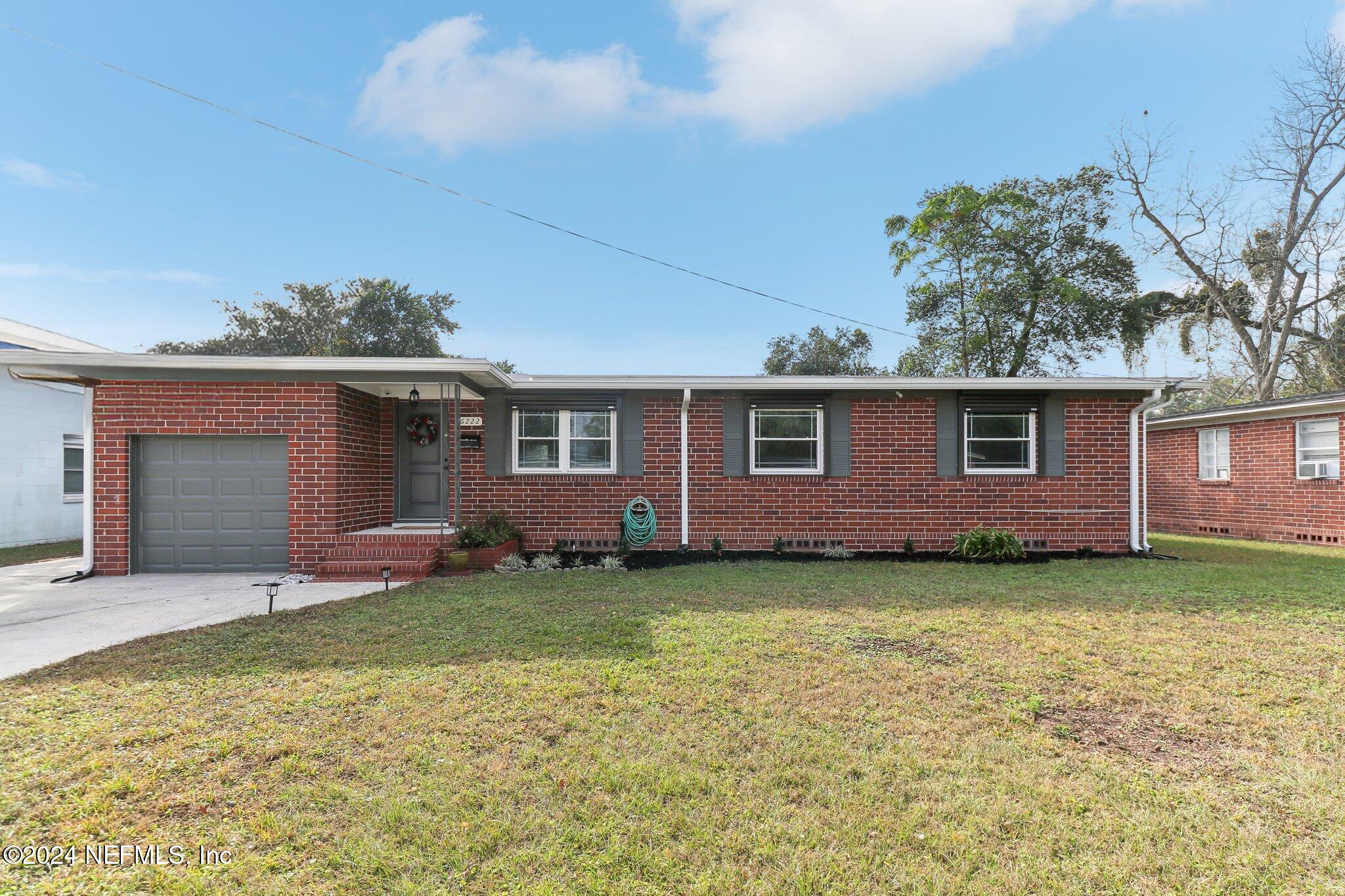 1-web-or-mls-Pine Cove Ln-001