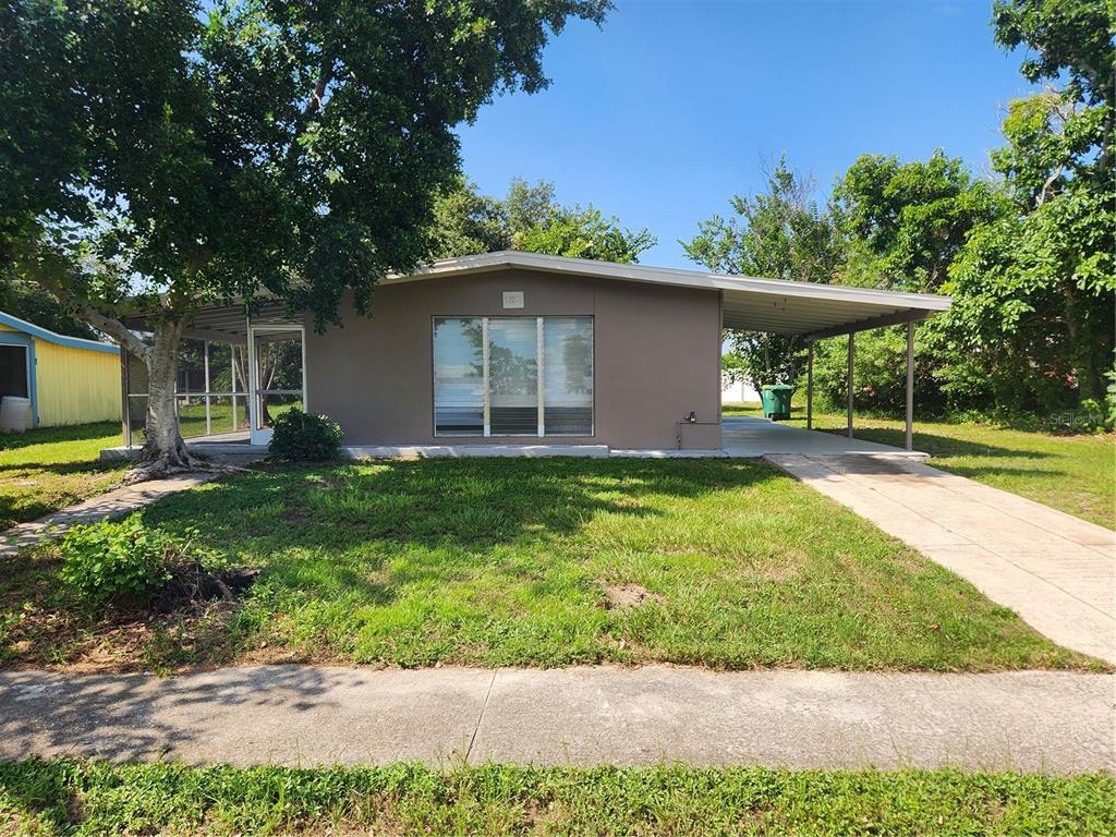 a view of a house with a yard