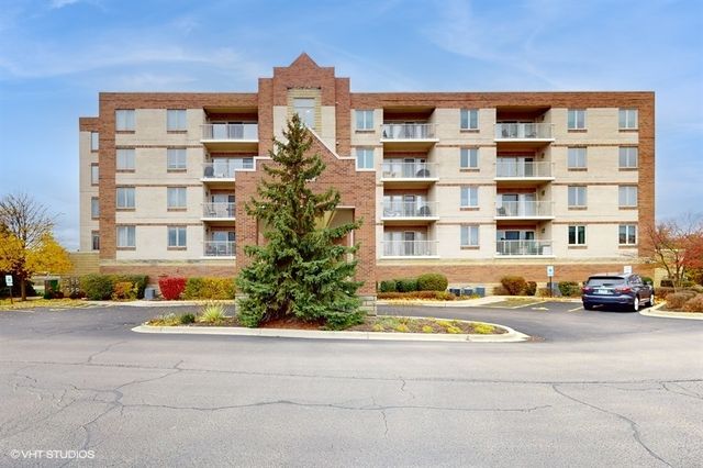 $424,900 | 175 West Brush Hill Road, Unit 305 | Elmhurst