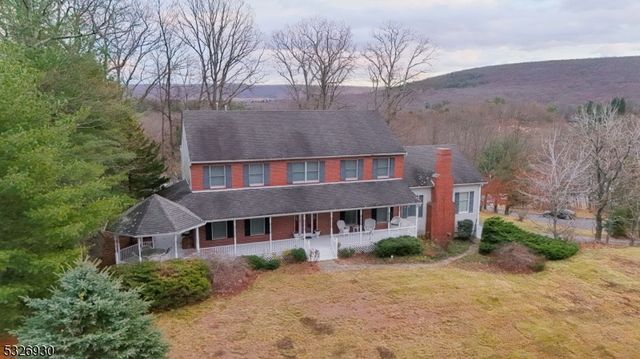 $824,900 | 2 Upper Lake Road | Oak Ridge