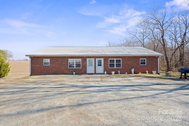 $399,900 | 5071 Ike Circle | Lovelady Township - Caldwell County