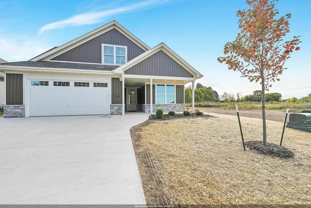 $649,900 | 895 Black Swan Drive | Menasha