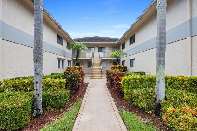 $169,900 | 15378 Lakes Of Delray Boulevard, Unit 2 | Kings Point