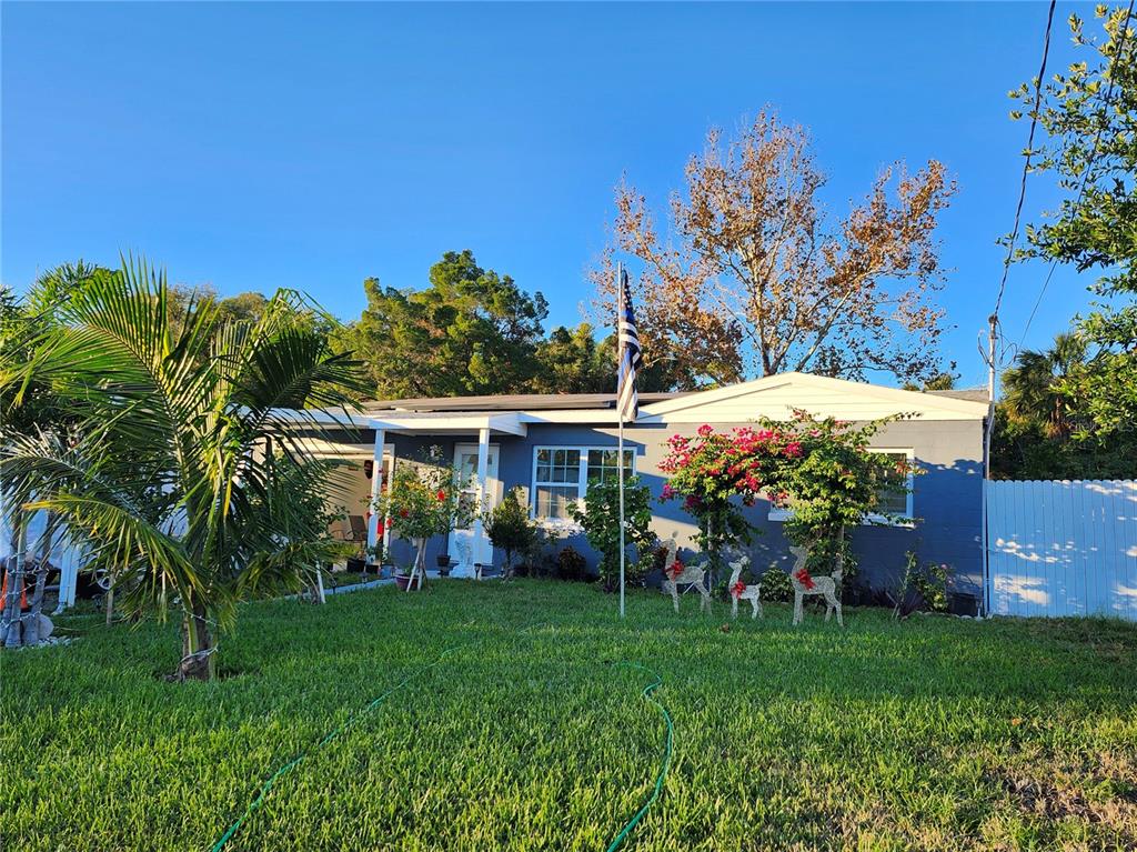 a view of a house with a backyard