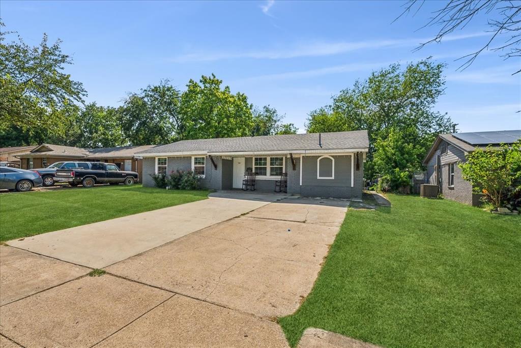 front view of house with a yard