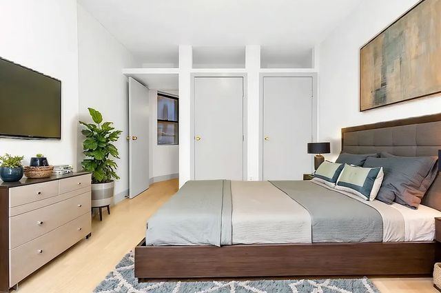 $3,300 | 406 West 48th Street, Unit 3FE | Hell's Kitchen