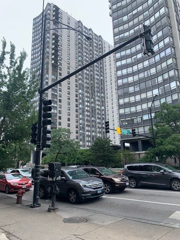 $160,000 | 5701 North Sheridan Road, Unit 30C | Hollywood Towers