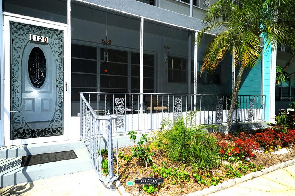 a view of entryway front of house