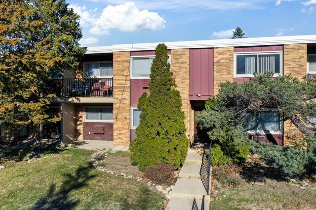 $179,900 | 212 A Collen Drive, Unit 204 | Lombard