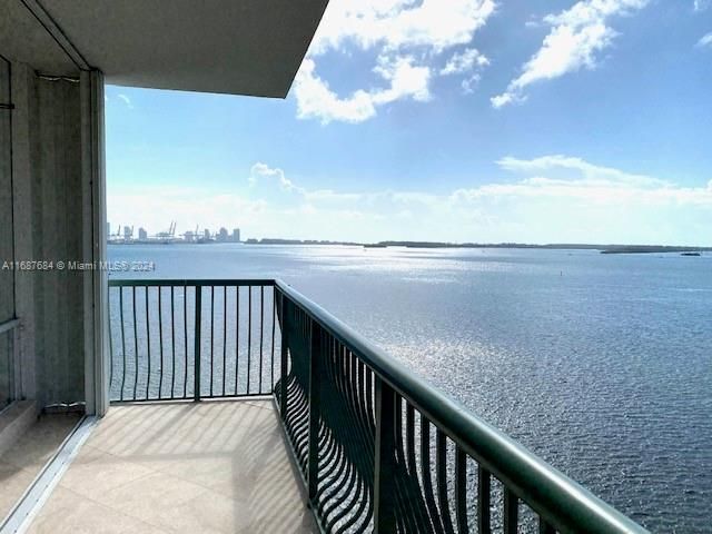 $790,000 | 1408 Brickell Bay Drive, Unit 1009 | Brickell Bay Tower