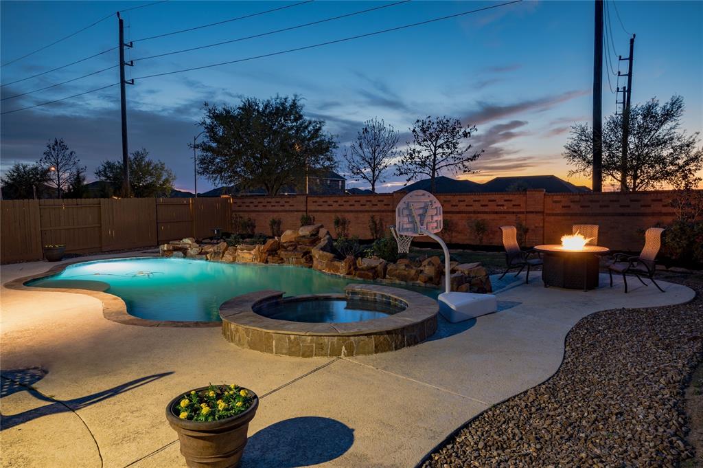 Incredible Backyard Oasis waiting for you!