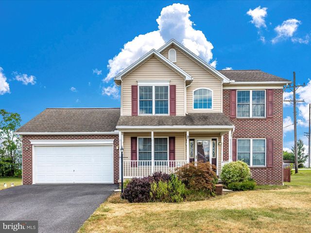 $364,900 | 16 Creekwood Drive | Antrim Township - Franklin County