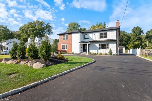 $1,699,999 | 185 East Northfield Road | Livingston