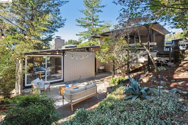 $899,000 | 7000 Saroni Drive | Oakland