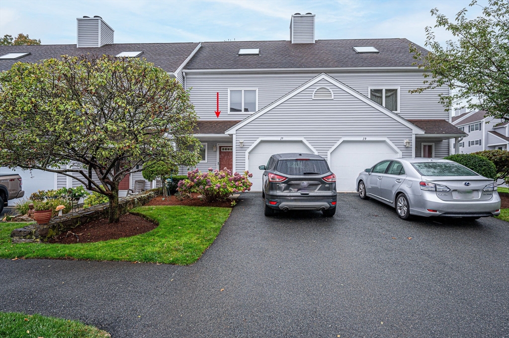 a view of multiple houses with a yard