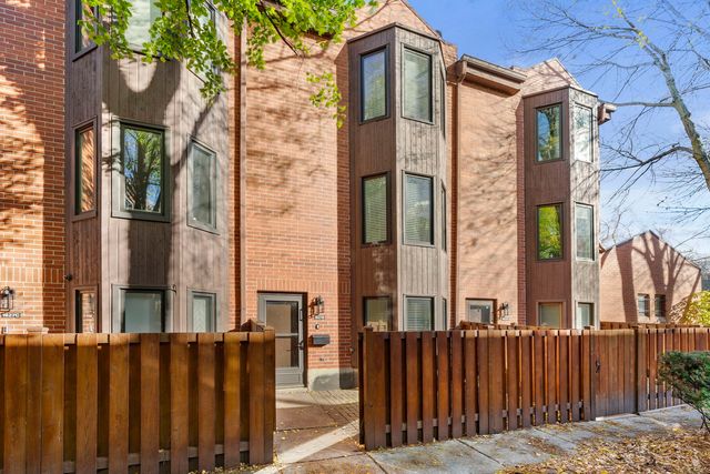 $749,900 | 1827 North Dayton Street, Unit B | Lincoln Park