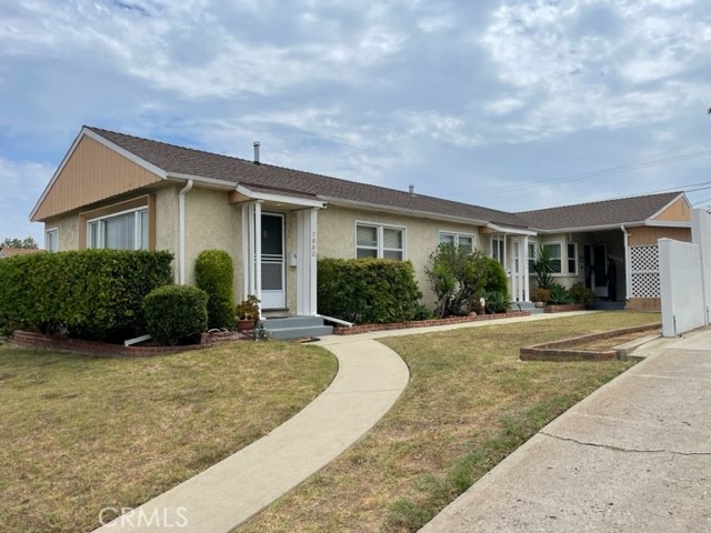 front view of house with a yard