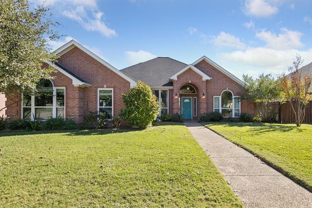 $535,000 | 6104 Iron Horse Drive | North Richland Hills