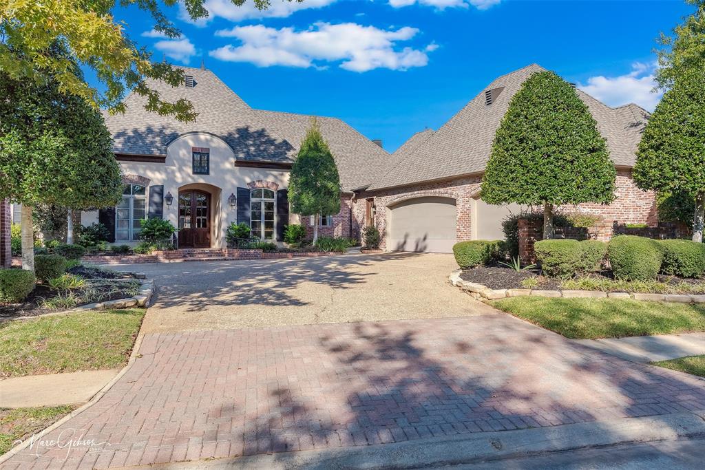 a house view with a outdoor space