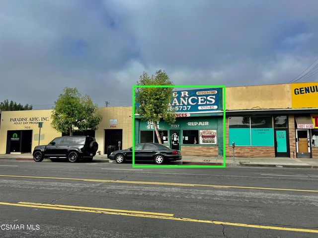 $800,000 | 7137 Owensmouth Avenue | Canoga Park