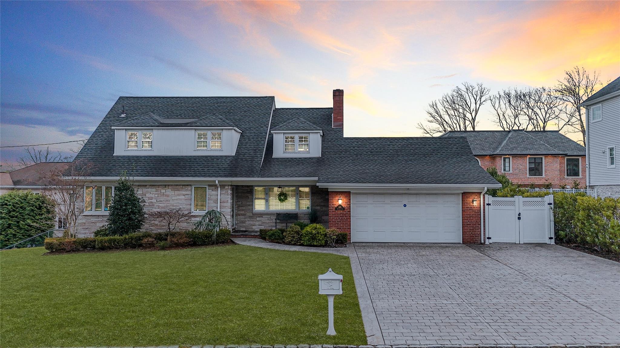 View of front of house featuring a lawn and a garage