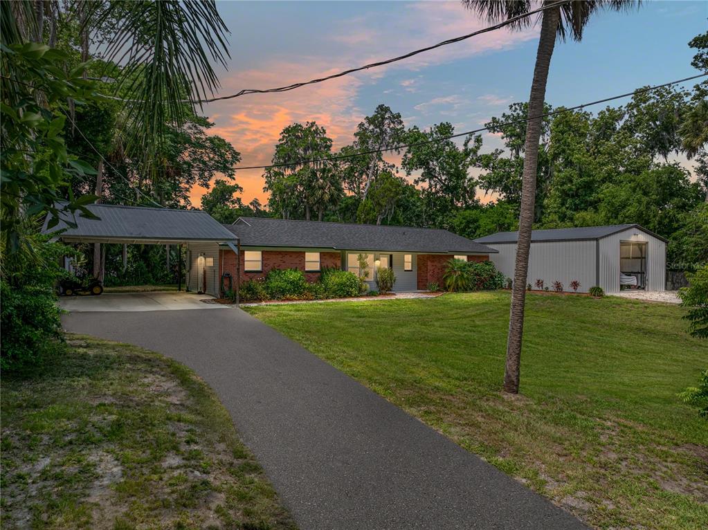 a view of a house with a yard