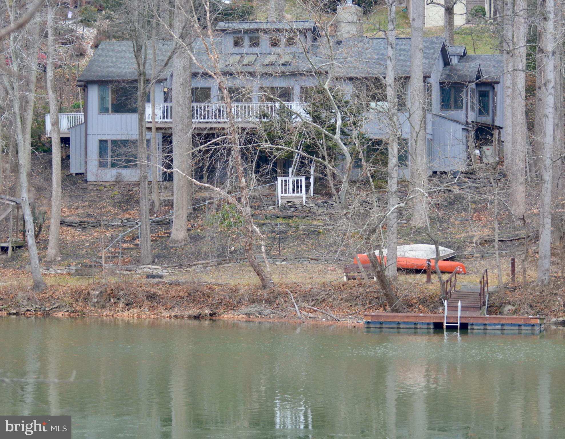 Lakefront w Private Dock & Main floor Primary