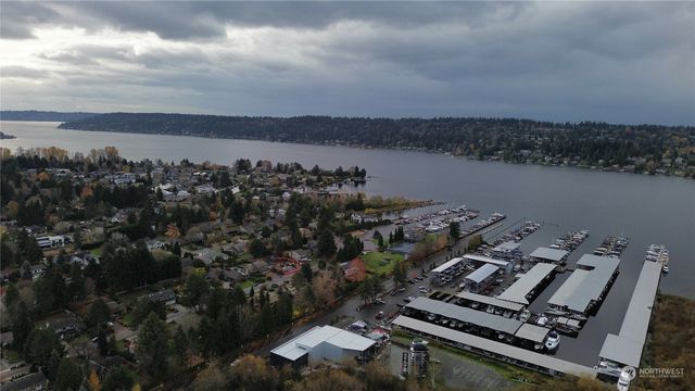 $2,400 | 3740 Lake Washington Boulevard Southeast, Unit 2B | Newport