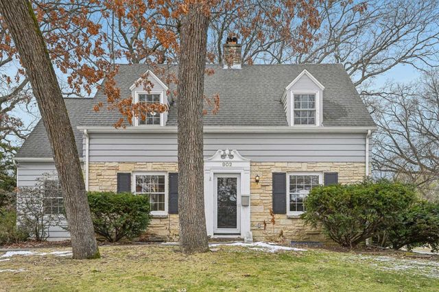 $970,000 | 902 Waban Hill | Nakoma