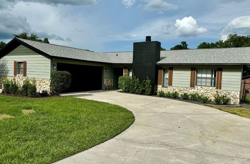 a view of a house with a yard