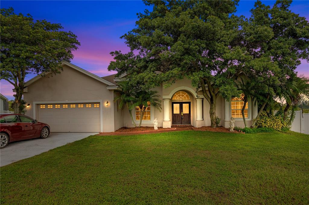 a view of a house with a yard