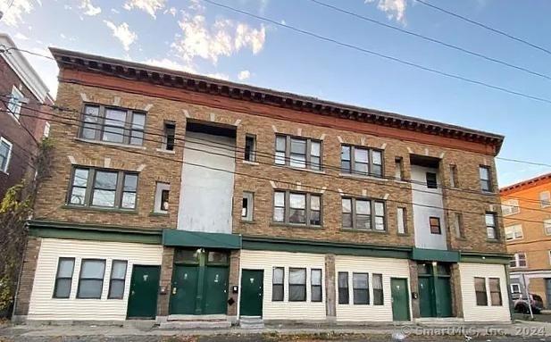 a large building with a lot of windows