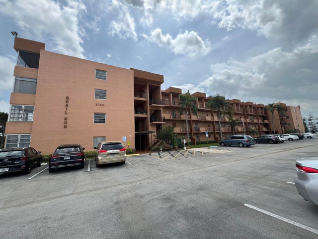 $159,900 | 3050 Sunrise Lakes Drive East, Unit 305 | Sunrise Golf Village East