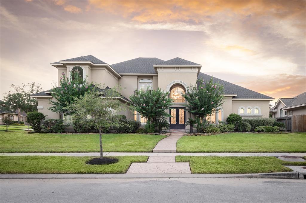 a house view with a outdoor space