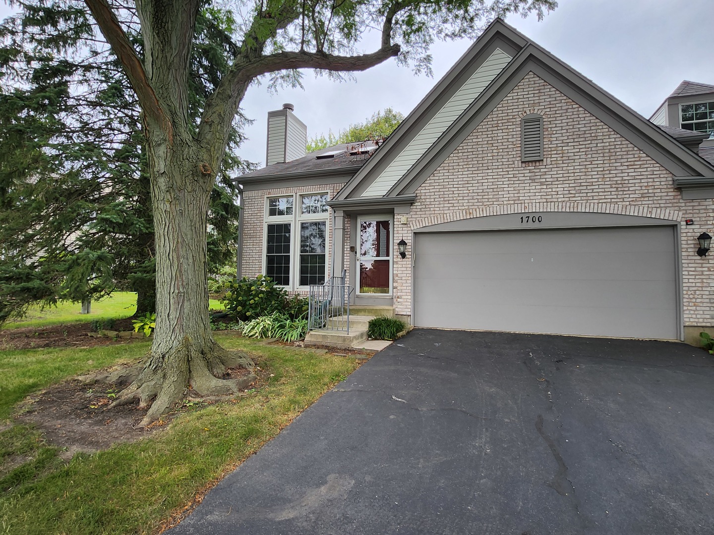 a front view of house with yard