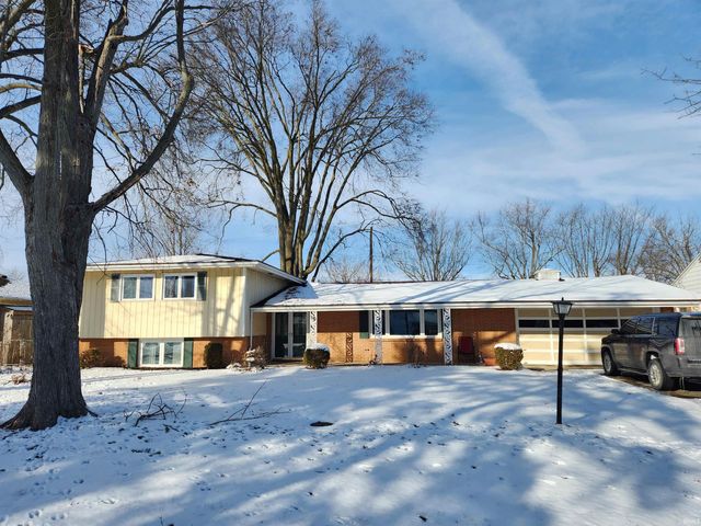 $229,900 | 2304 West Cambridge Drive | Halteman