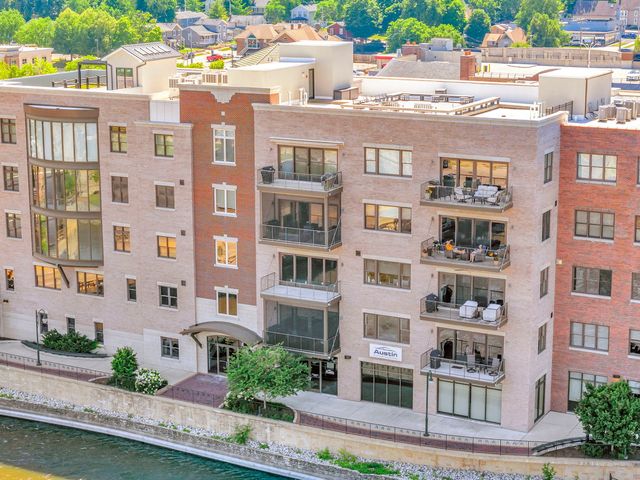 $813,900 | 10 Illinois Street, Unit 2C | St. Charles