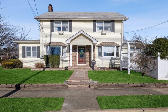 $890,000 | 1 Lexington Avenue | Malverne