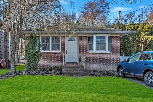 $499,000 | 19 Derby Avenue | Greenlawn