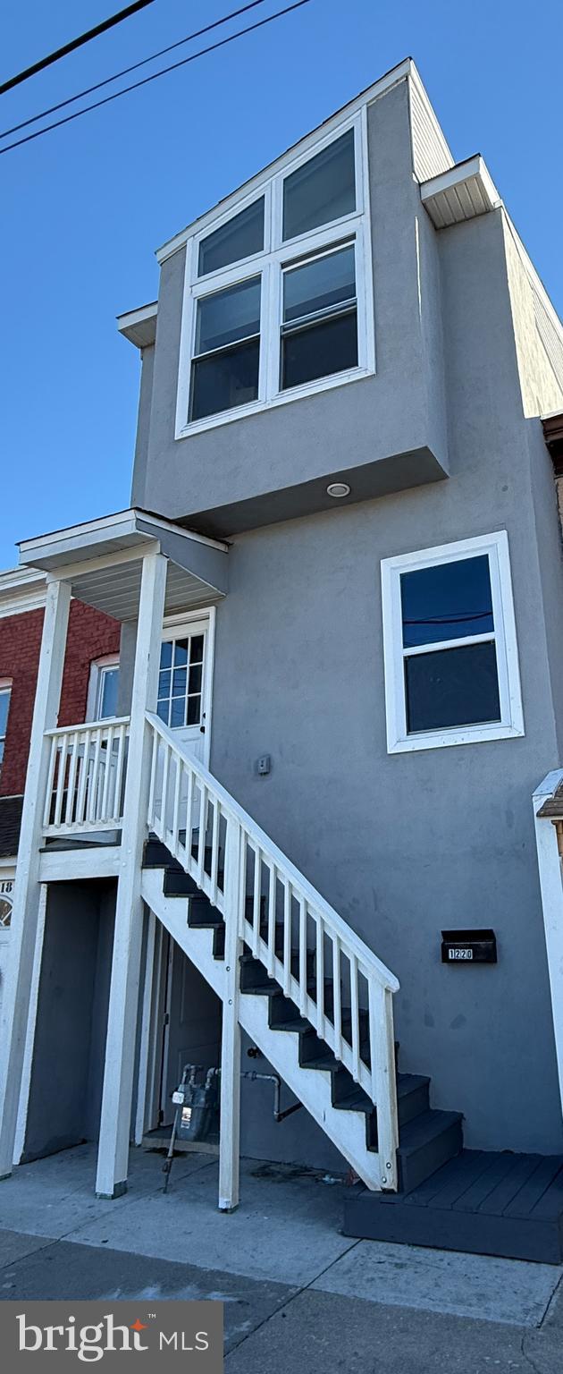 a view of an house with roof deck